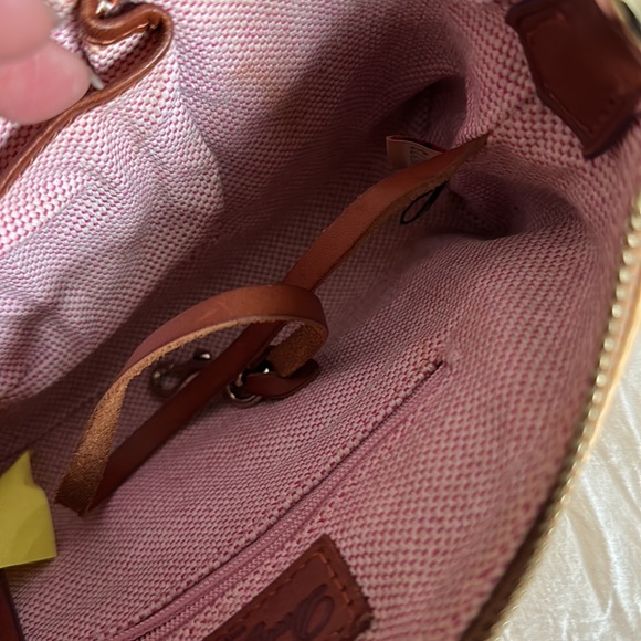 Authentic Dooney Bourke clutch - Picture 6 of 9